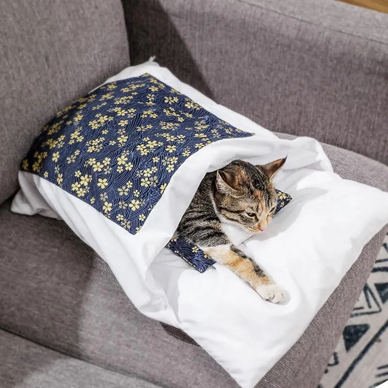 Japanese Style Winter Warm Cat Dog Nest Removable Sleeping Bag